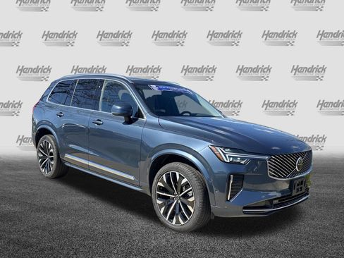 Used 2025 Volvo XC90 B6 Plus image 2