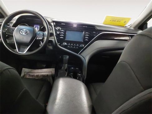 Used 2018 Toyota Camry LE image 10