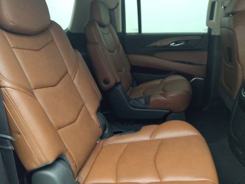 Used 2016 Cadillac Escalade ESV Premium image 19