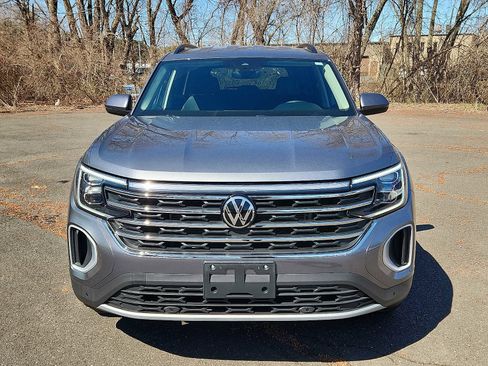 Used 2025 Volkswagen Atlas SE AWD/4WD image 2