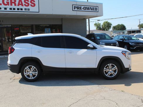 Used 2022 GMC Terrain SLE FWD image 3