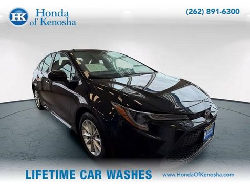 Used 2020 Toyota Corolla LE image 2