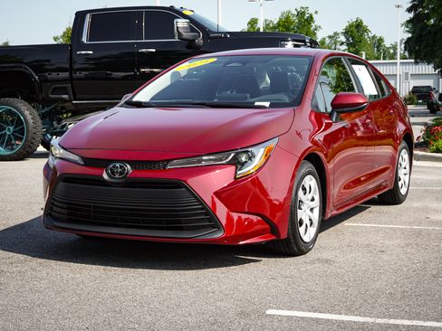 Used 2024 Toyota Corolla LE FWD image 5