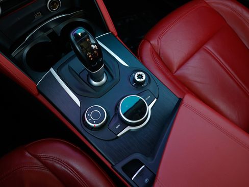 Used 2018 Alfa Romeo Stelvio AWD image 43