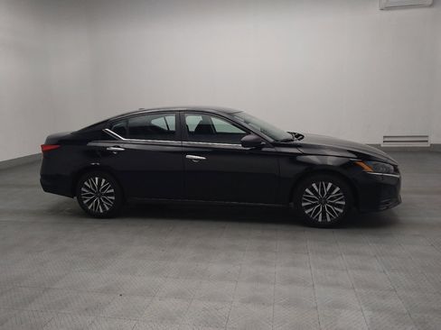 Used 2024 Nissan Altima 2.5 SV image 11