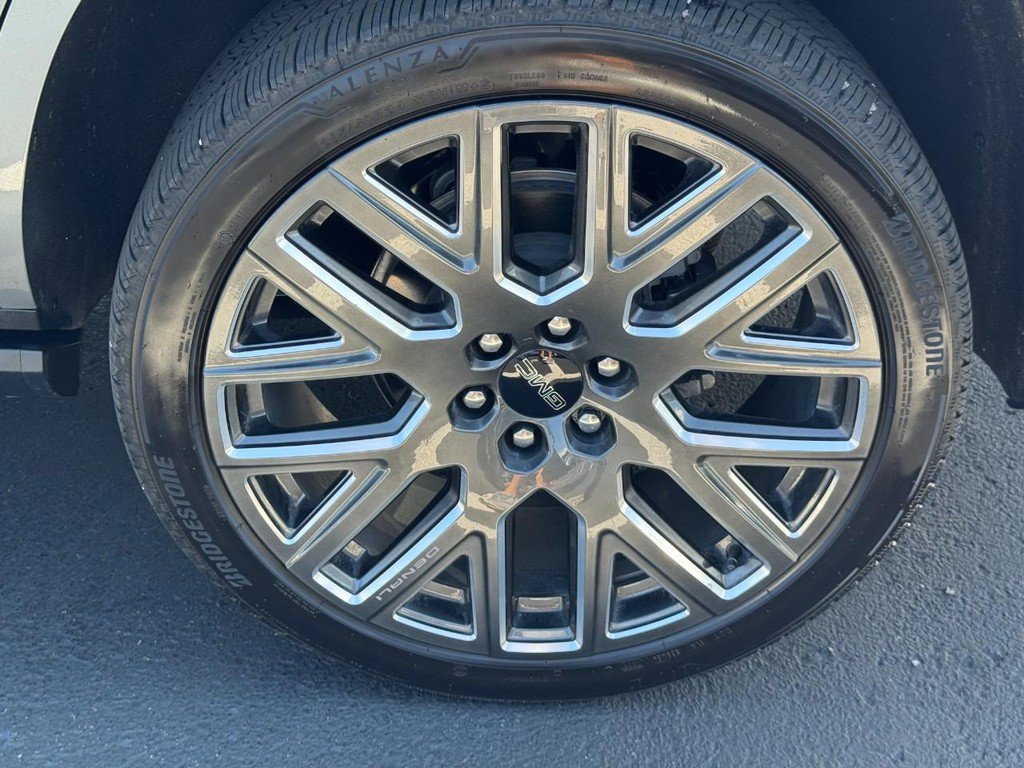 Used 2026 GMC Yukon Denali Ultimate AWD/4WD image 7