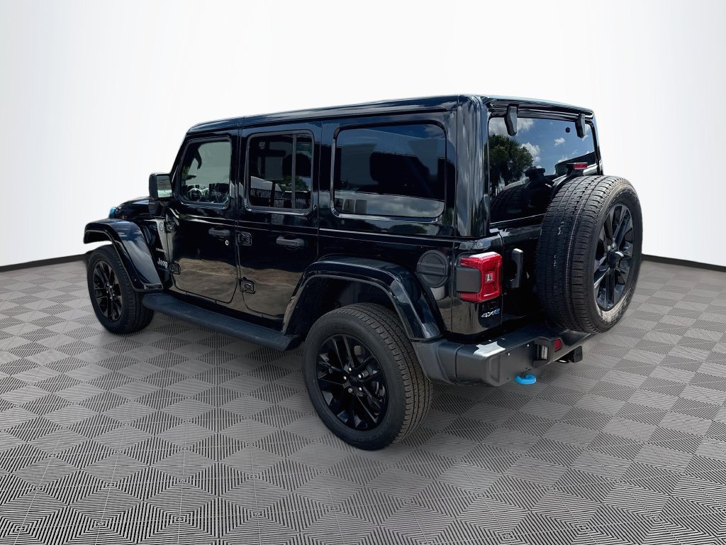 Used 2023 Jeep Wrangler Unlimited Sahara w/ Cold Weather Group AWD/4WD image 8
