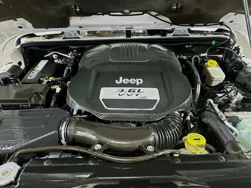 Used 2013 Jeep Wrangler Unlimited Sahara AWD/4WD image 26