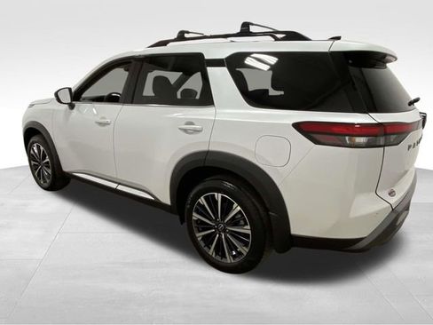 New 2026 Nissan Pathfinder Platinum image 4