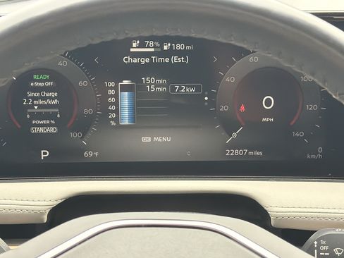 Used 2023 Nissan Ariya FWD image 17