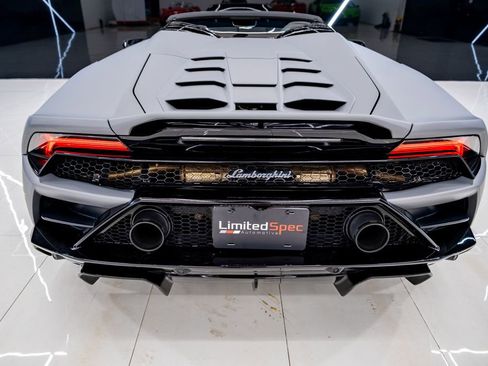 Used 2020 Lamborghini Huracan EVO image 23