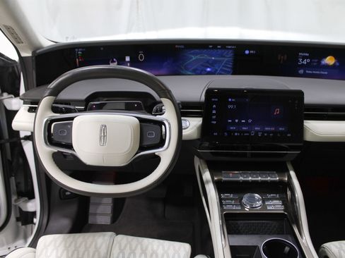 Certified 2024 Lincoln Nautilus Black Label w/ Jet Appearance Package (87T) image 2