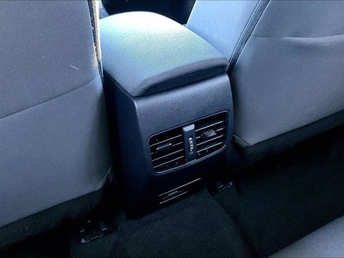 Used 2022 Toyota Corolla Cross LE image 33