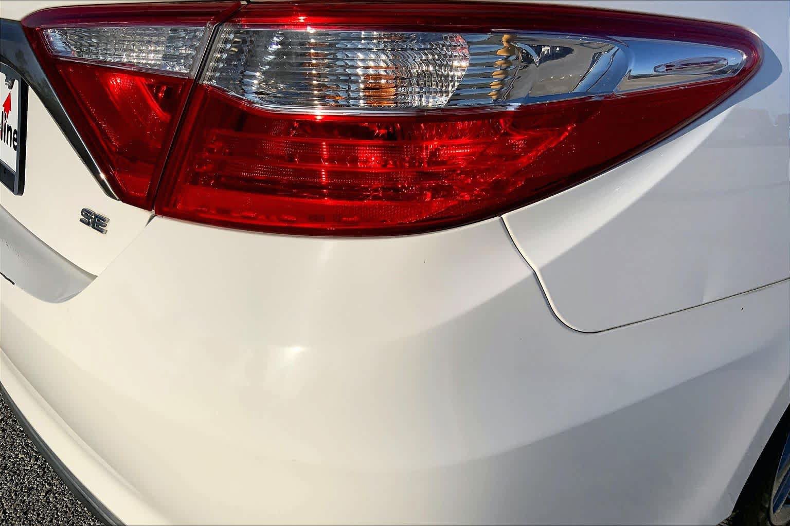 Used 2016 Toyota Camry SE FWD image 29
