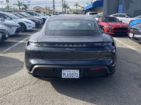 Used 2021 Porsche Taycan image 9