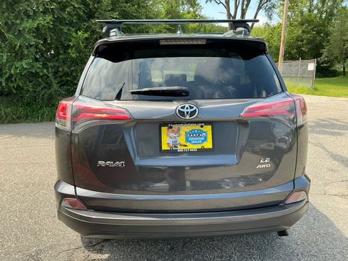 Used 2018 Toyota RAV4 LE w/ Carpet Mat Package AWD/4WD image 10