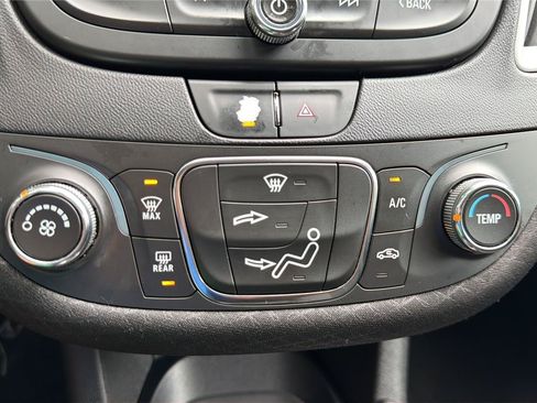 Used 2022 Chevrolet Malibu LS FWD image 18