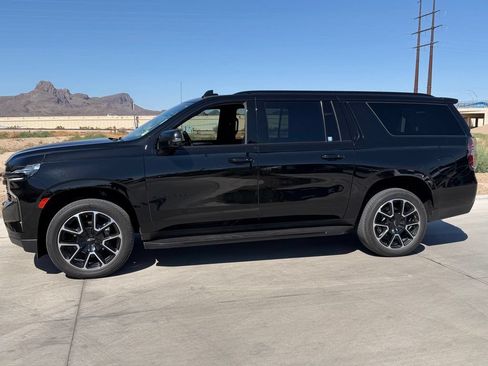 Used 2024 Chevrolet Suburban RST w/ Luxury Package AWD/4WD image 3