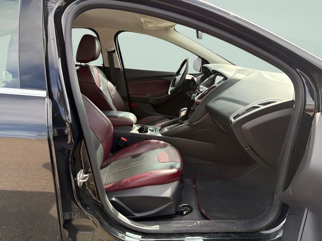 Used 2014 Ford Focus Titanium FWD image 11