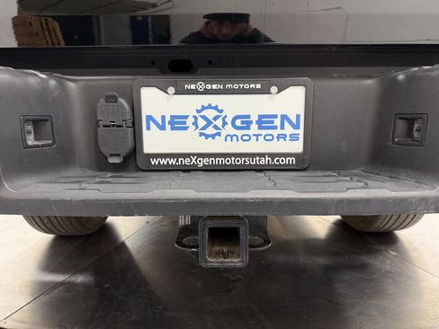 Used 2023 Nissan Frontier SV w/ SV Convenience Package image 49