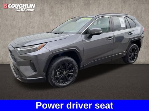 Used 2022 Toyota RAV4 SE image 2