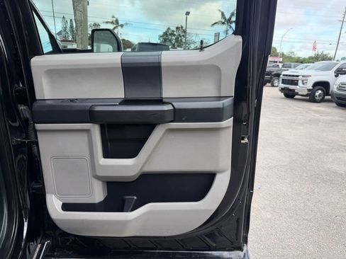 Used 2022 Ford F250 4x4 Crew Cab XLT w/ STX Appearance Package image 16
