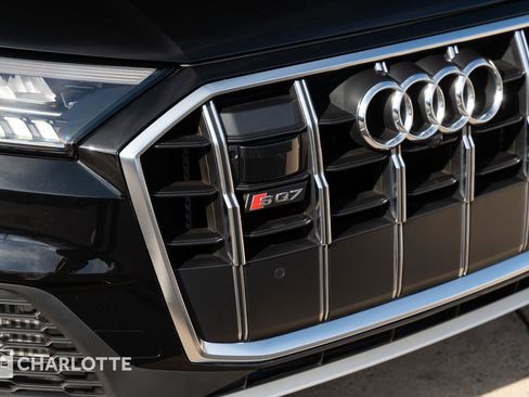 Used 2023 Audi SQ7 Premium Plus w/ Towing Package image 3