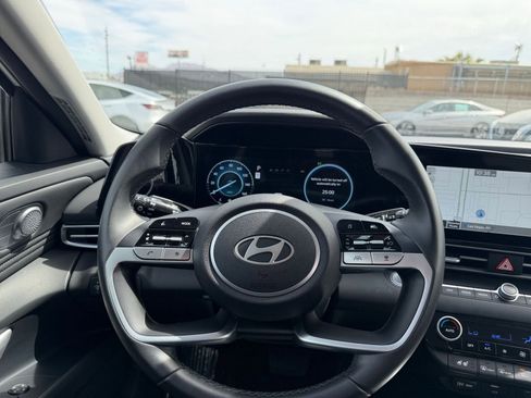 Used 2025 Hyundai Elantra Limited image 35