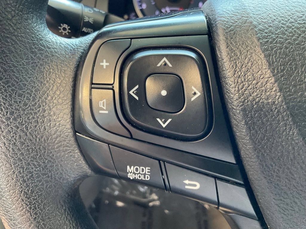 Used 2017 Toyota Camry LE FWD image 12