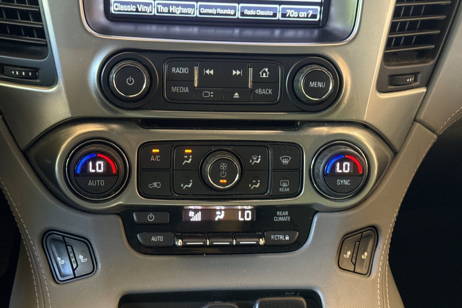 Used 2019 Chevrolet Suburban LT w/ Luxury Package AWD/4WD image 28