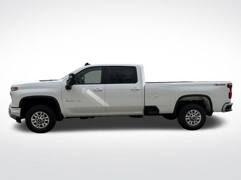Used 2025 Chevrolet Silverado 2500 LT w/ Convenience Package AWD/4WD image 2