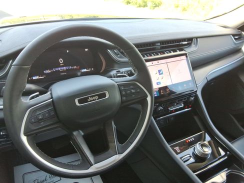 Used 2023 Jeep Grand Cherokee Limited AWD/4WD image 12