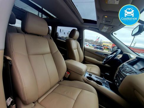 Used 2018 Nissan Pathfinder SL w/ SL Premium Package image 16