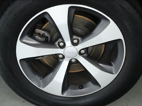 Used 2022 Jeep Cherokee Limited image 12