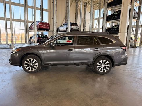 Used 2023 Subaru Outback Limited image 6