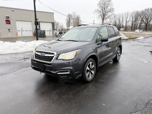 Used 2017 Subaru Forester 2.5i Premium w/ All-Weather Package image 5
