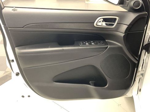 Used 2018 Jeep Grand Cherokee Altitude AWD/4WD image 6