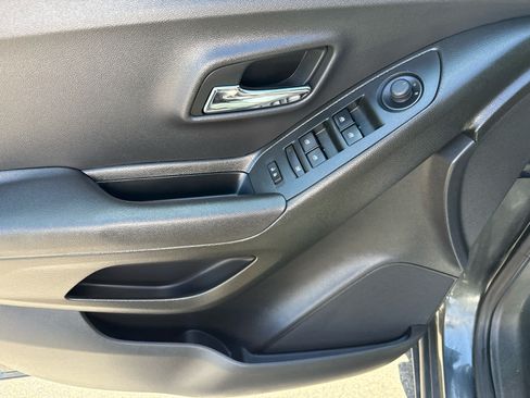 Used 2019 Chevrolet Trax LT w/ Driver Confidence Package AWD/4WD image 10