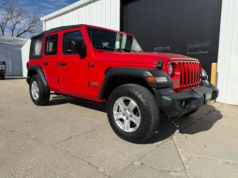 Used 2019 Jeep Wrangler Unlimited Sport S AWD/4WD image 2