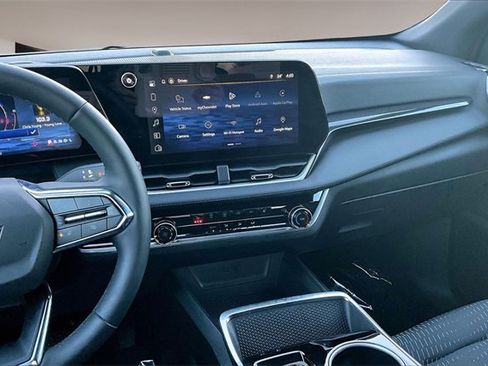 Used 2026 Chevrolet Equinox LT w/ Midnight Edition image 9