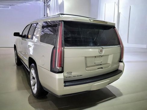Used 2015 Cadillac Escalade Premium image 22