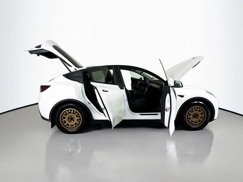 Used 2022 Tesla Model Y Long Range AWD/4WD image 32