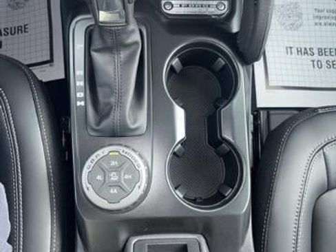 New 2025 Ford Bronco Outer Banks w/ Sasquatch Package image 16