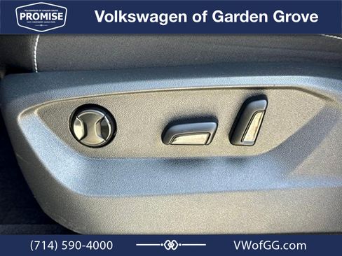 Used 2024 Volkswagen Atlas SE FWD image 17