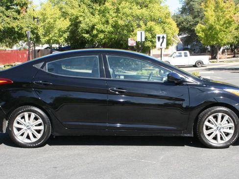 Used 2016 Hyundai Elantra SE w/ Option Group 02 FWD image 3