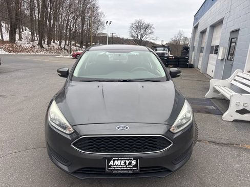 Used 2017 Ford Focus SE image 2