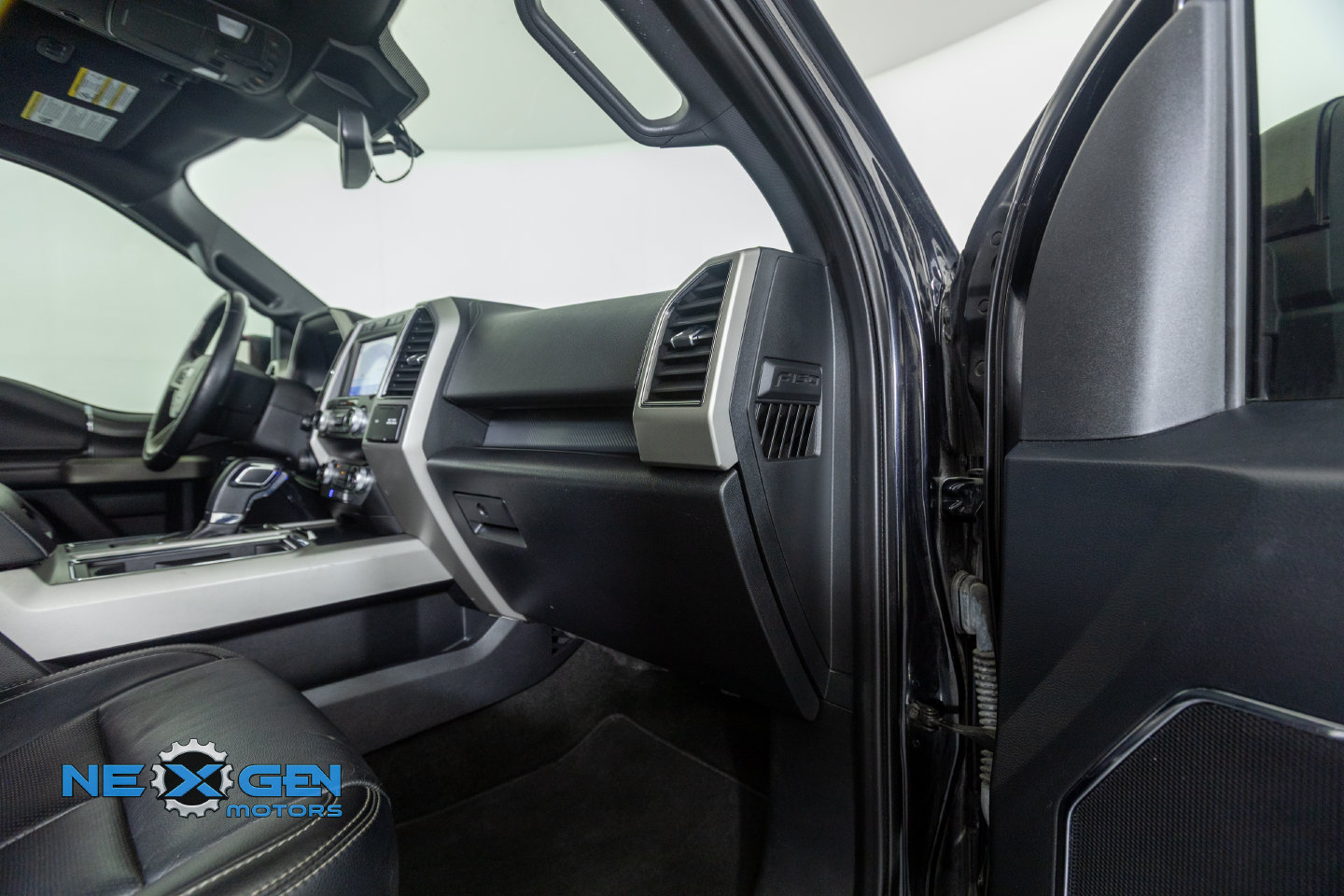 Used 2020 Ford F150 Lariat w/ Equipment Group 502A Luxury AWD/4WD image 38