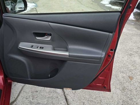Used 2013 Toyota Prius V Five image 17