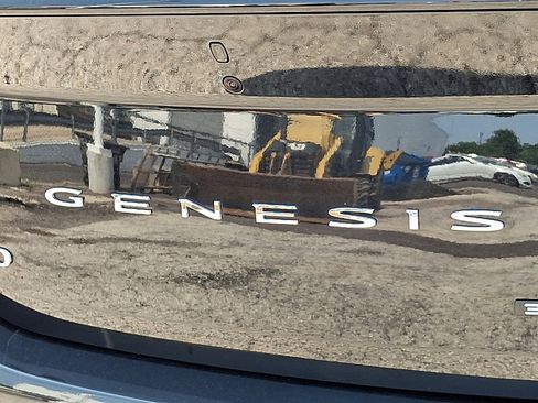 Used 2025 Genesis G70 3.3T Advanced image 30