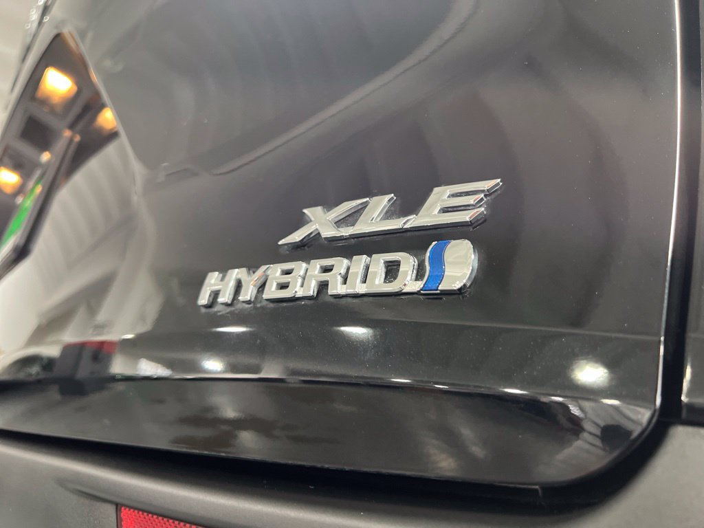Certified 2023 Toyota Sienna XLE w/ XLE Plus Package FWD image 9